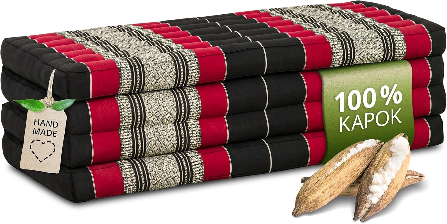 Nachhaltige Klappmatratze aus Kapok, breite Gästematratze vierteilig, Faltbare Matratze, ökologische Yogamatte, klappbares Gästebett, Liege für Garten und Balkon 200 x 110 x 8 cm (Schwarz/Rot) Bild 1